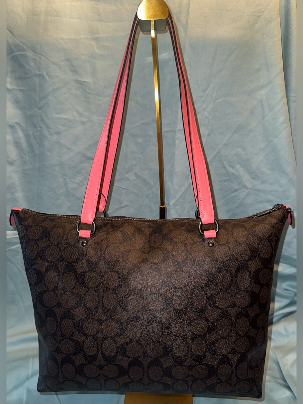 Coach F79609 Gallery Tote in Signature Canvas, with Pink Trim and Cherry Charm - Picture 4 of 13